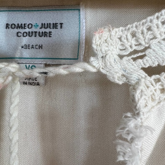 Romeo + Juliet Couture Cold Shoulder cover up tunic mini dress Split Neck Fringe - Picture 12 of 13